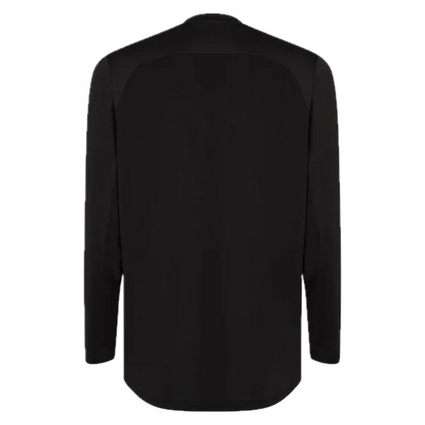 חולצת Oakley Free Ride RC LS Jersey מבט קדמי מבט צד על גזרת Relaxed Fit עם פנלי רשת תקריב על בד Hydrolix™ נושם מבט אחורי על לוגו Oakley והגימור הארוך לגב