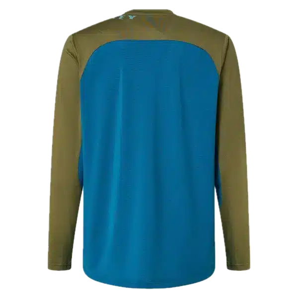 חולצת Oakley Free Ride RC LS Jersey מבט קדמי מבט צד על גזרת Relaxed Fit עם פנלי רשת תקריב על בד Hydrolix™ נושם מבט אחורי על לוגו Oakley והגימור הארוך לגב