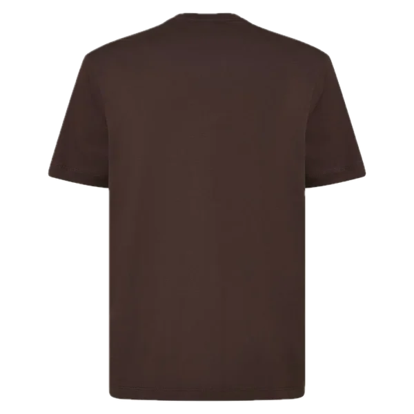 חולצת Oakley Duality B1B Tee מבט קדמי תקריב על לוגו B1B דו־גוני בחזה מבט צד על חולצת Oakley Duality B1B מבט אחורי על חולצת Oakley בגזרה Regular Fit