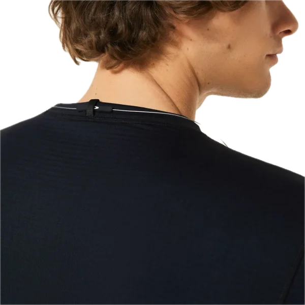 חולצת Oakley Seeker Thermal Grid LS Jersey מבט קדמי תקריב על מבנה הבד Thermal Grid הטכני מבט צד על גזרה צמודה ושרוולים ארוכים מבט אחורי על אזורי רשת ואוורור