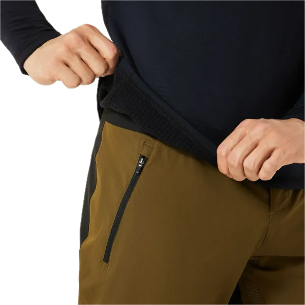 חולצת Oakley Seeker Thermal Grid LS Jersey מבט קדמי תקריב על מבנה הבד Thermal Grid הטכני מבט צד על גזרה צמודה ושרוולים ארוכים מבט אחורי על אזורי רשת ואוורור