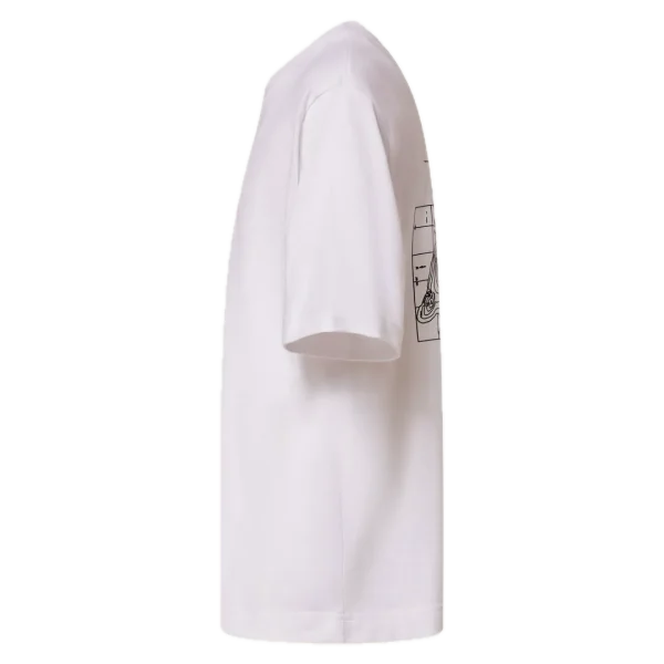 חולצת Oakley Futurescape Scorpio Tee מבט קדמי חולצת Oakley Futurescape Scorpio Tee מבט צד תקריב על לוגו Oakley וסמל עקרב רקום בחזה מבט אחורי על ההדפס הגרפי של Oakley Futurescape Scorpio