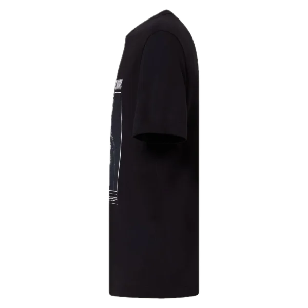 חולצת Oakley Futurescape Jellyfish Tee מבט קדמי תקריב על לוגו Oakley בחזה מבט צד על חולצת Oakley Futurescape Jellyfish מבט אחורי על ההדפס של מדוזת העומק