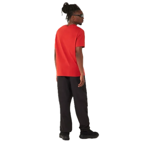 חולצת Oakley Futurescape Jellyfish Tee מבט קדמי תקריב על לוגו Oakley בחזה מבט צד על חולצת Oakley Futurescape Jellyfish מבט אחורי על ההדפס של מדוזת העומק