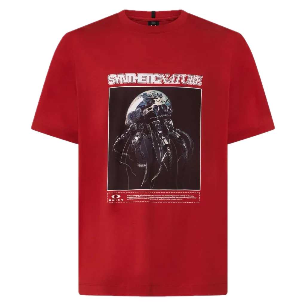 חולצת Oakley Futurescape Jellyfish Tee מבט קדמי תקריב על לוגו Oakley בחזה מבט צד על חולצת Oakley Futurescape Jellyfish מבט אחורי על ההדפס של מדוזת העומק