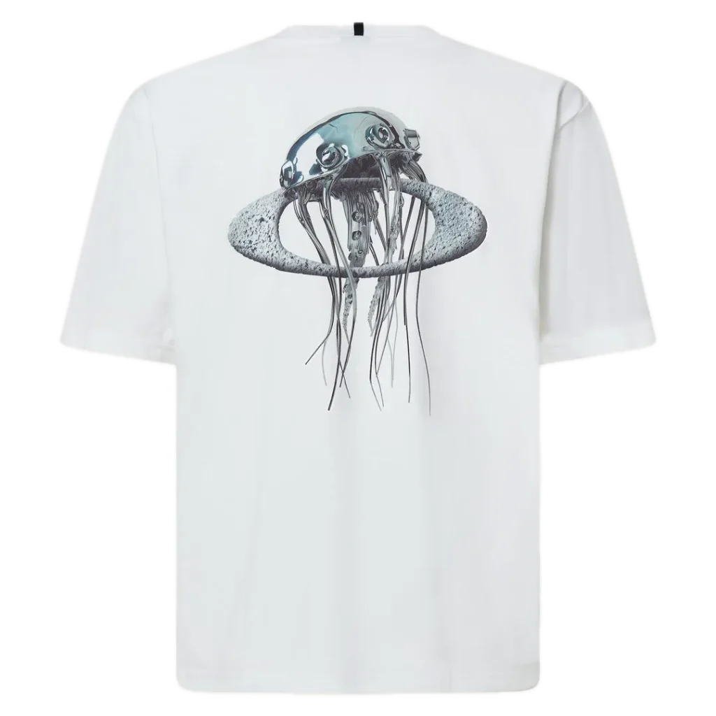 חולצת Oakley Futurescape Iced Jelly Tee מבט קדמי חולצת Oakley Futurescape Iced Jelly Tee מבט צד תקריב על לוגו Oakley Bark בחזה מבט אחורי על ההדפס הגרפי של מדוזת הקרח