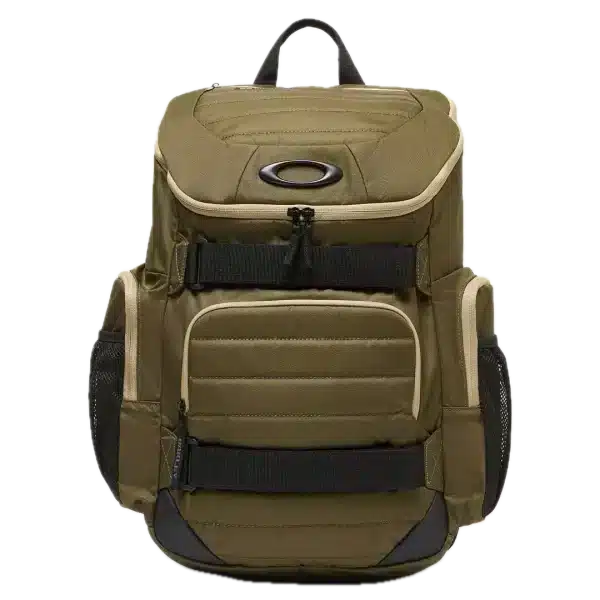 תיק Oakley Enduro 3.0 Big Backpack מבט קדמי מבט צד על תיק Oakley Enduro 3.0 עם כיסים צדדיים תקריב על לוגו Oakley Ellipse בחזית מבט פנימי על תא המחשב וכיס המשקפיים הקשיח