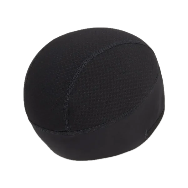 כובע רכיבה Oakley Clima Road Skull Cap מבט קדמי מבט צד על כובע Oakley Clima Road Skull Cap תקריב על תפרים שטוחים ובד נושם כובע Oakley Clima Road Skull Cap בשימוש תחת קסדת רכיבה