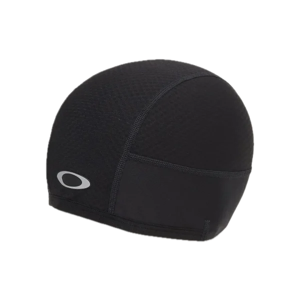 כובע רכיבה Oakley Clima Road Skull Cap מבט קדמי מבט צד על כובע Oakley Clima Road Skull Cap תקריב על תפרים שטוחים ובד נושם כובע Oakley Clima Road Skull Cap בשימוש תחת קסדת רכיבה