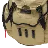 תיק Oakley Bathroom Sink RC Backpack מבט קדמי מבט צד על תיק Oakley Bathroom Sink RC עם כיסים צדדיים תקריב על לוגו Ellipse מתכתי ובד Cordura® ממוחזר מבט פנימי על תא המחשב והכיס הקשיח למשקפיים