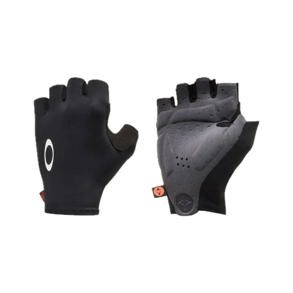 כפפות Oakley Endurance Lite Road Short Glove מבט קדמי תקריב על כף היד מחומר Clarino® מבט צד על כפפות Oakley עם רשת אוורור בגב כפפות Oakley Endurance Lite בשימוש על כידון אופניים