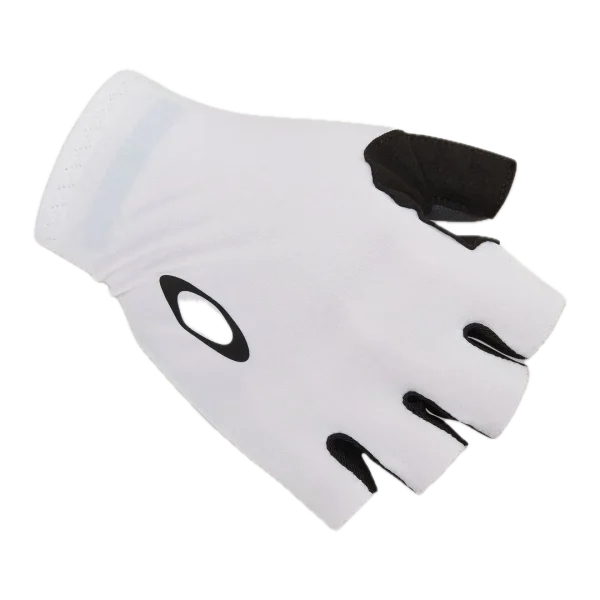 מבט צד על כפפות Oakley עם כף Clarino® תקריב על לוגו Oakley Ellipse בגב הכפפה כפפות Oakley Drops Road 2.0 במראה מלא על כידון אופניים