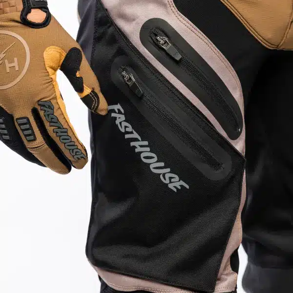 פאנלים מאווררים ועיצוב Matox עם לוגו Fasthouse