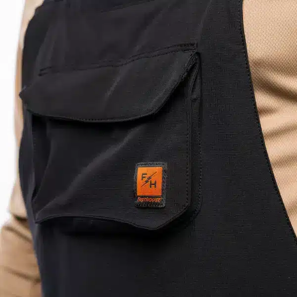 תקריב על הדפס Fasthouse ועיצוב Sanguaro