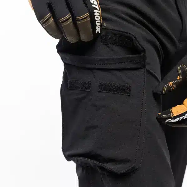 מבט צד על גזרת Athletic Fit ואזורי האוורור