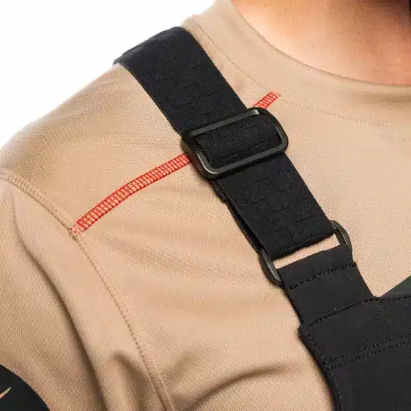 חליפת Fasthouse Motorall Sanguaro מבט קדמי תקריב על הדפס Fasthouse ועיצוב Sanguaro מבט צד על גזרת Athletic Fit ואזורי האוורור מבט אחורי על חליפת Fasthouse Motorall Sanguaro עם לוגו Fasthouse