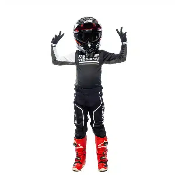 חולצת Fasthouse Youth Grindhouse Hudson LS Jersey מבט קדמי מבט אחורי על עיצוב Hudson הקלאסי תקריב על שרוולי Spandex Stretch וגזרה ארגונומית הדפס לוגו Fasthouse על החזה