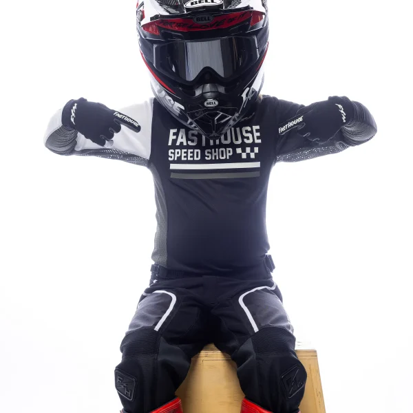 חולצת Fasthouse Youth Grindhouse Hudson LS Jersey מבט קדמי מבט אחורי על עיצוב Hudson הקלאסי תקריב על שרוולי Spandex Stretch וגזרה ארגונומית הדפס לוגו Fasthouse על החזה