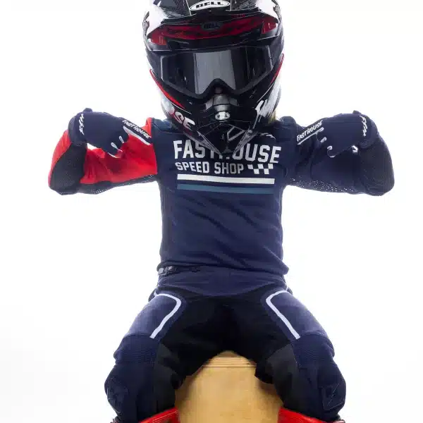 תקריב על בד Micro Mesh נושם ותפרים שטוחים