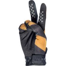 תקריב על קצות האצבעות עם סיליקון גריפ