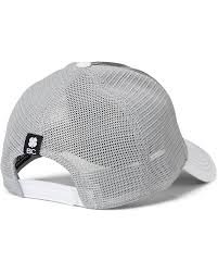 מבט צד על השילוב הדו־גוני והמצחייה הכהה