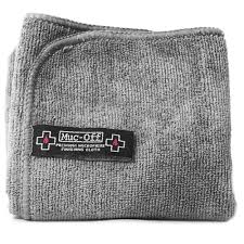 תקריב על מרקם סיבי המיקרופייבר הצפופים