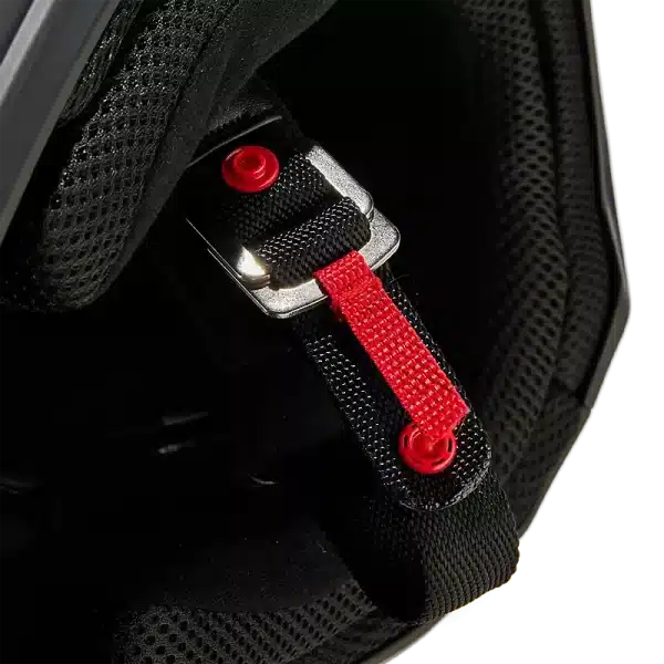 קסדה ילדים פוקס שחור מט - FOX V1 Matte תקריב סגירה D RING