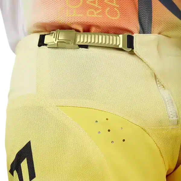 מכנסי FOX 180 Air Haze – תקריב סגירה