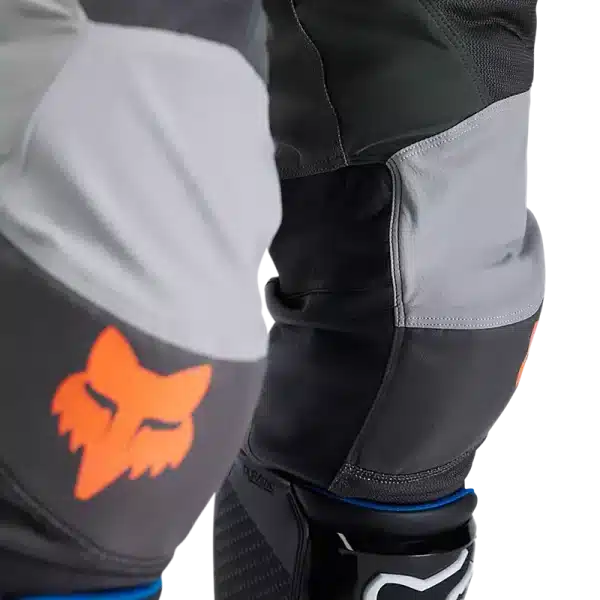 חיזוקי ברכיים כפולים במכנסי FOX Ranger Air Off Road