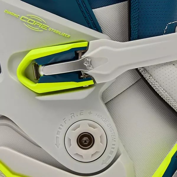 מערכת האבזמים הפטנטית במגפי FOX Instinct