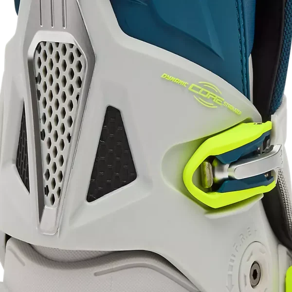 מערכת האבזמים הפטנטית במגפי FOX Instinct