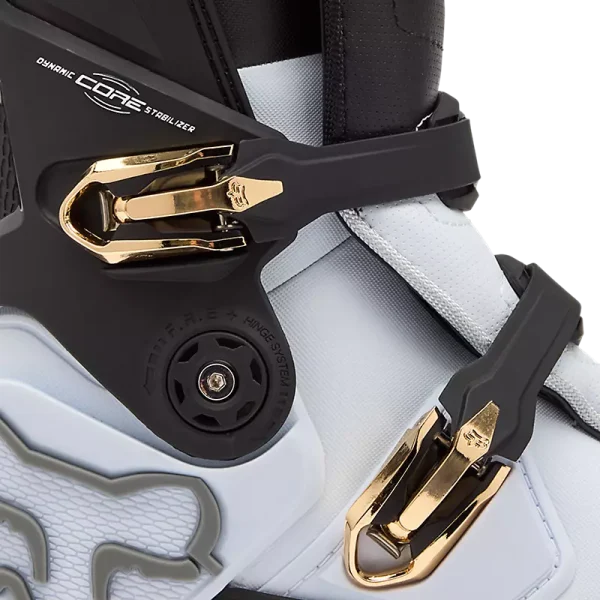 מערכת האבזמים הפטנטית במגפי FOX Instinct