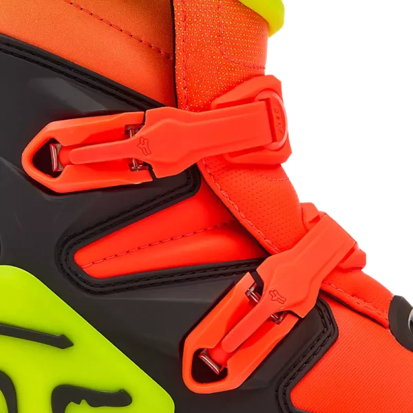 מערכת האבזמים במגפי רכיבה FOX Comp