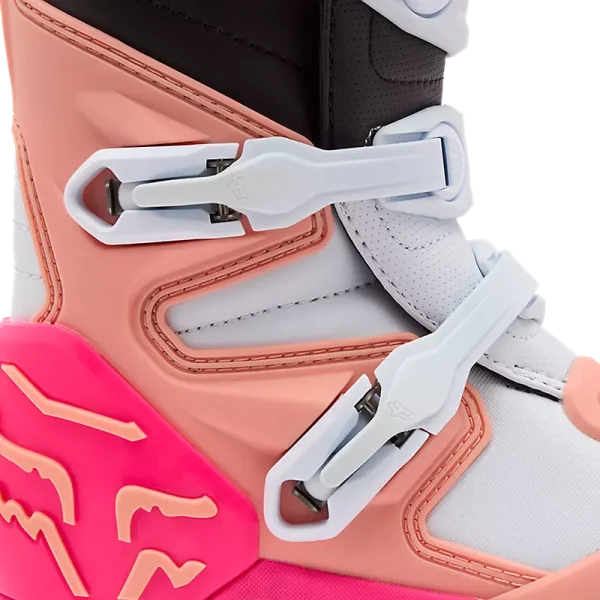 מערכת אבזמים במגפי רכיבה FOX לנשים